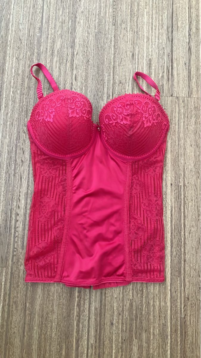 Altra biancheria intima: Korsett Spitze rot Grösse 80B – Usato da Ruggell venduto da VegasGirl