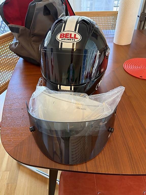 Caschi & visiere: Casque moto BELL  état impeccable – Usato da Grand-Lancy venduto da cuitcuit97 3