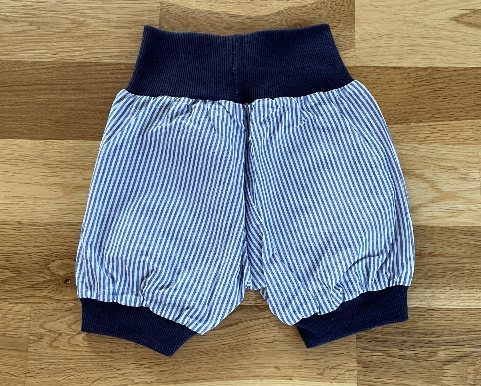 Pantaloni: Pumphosen kurz, Grösse 98/104 – Nuovo (secondo la descrizione) da Burgdorf venduto da Crown. 1