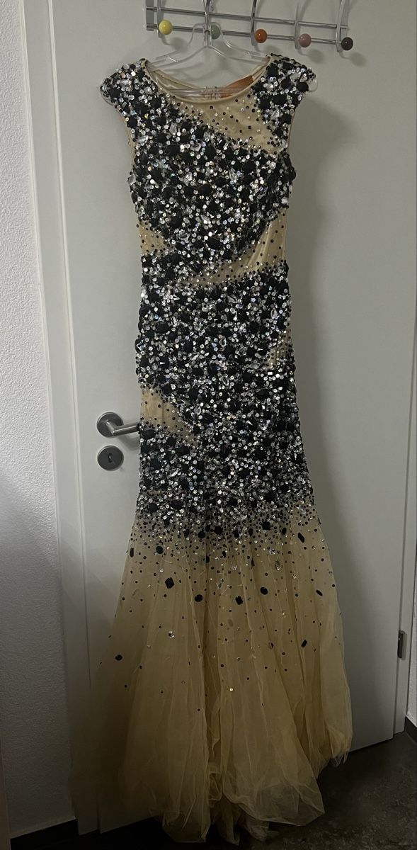Vestiti: Maxi Kleid mit Pailletten – Nuovo (secondo la descrizione) da Amriswil venduto da AfraEsati1503