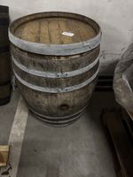 Altes Weinfass aus Holz – Original Fass mit Metallreifen