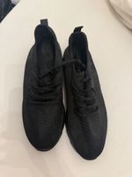 Basic running shoes