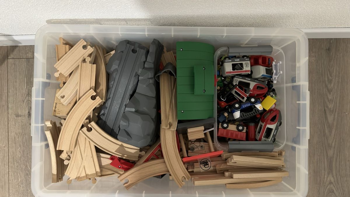 Kit di costruzioni: Rails en bois + locomotives + wagons – Usato da Alle venduto da benji024 1
