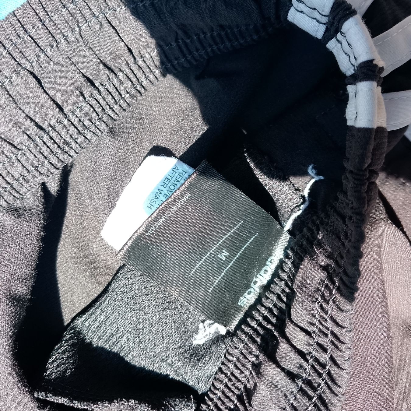 Adidas Pantalons: Adidas Shorts schwarz, Grösse M – D'occasion à Luzern par toenu23 3