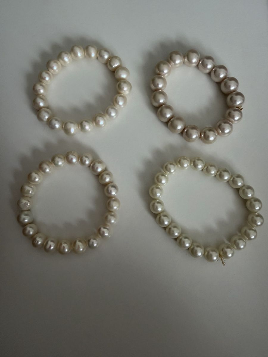 Armbänder & -reifen: 4er Set: Elegante Kunstperlen Armbaender, neuwertig – Gebraucht aus Bassersdorf von Sandy456 1