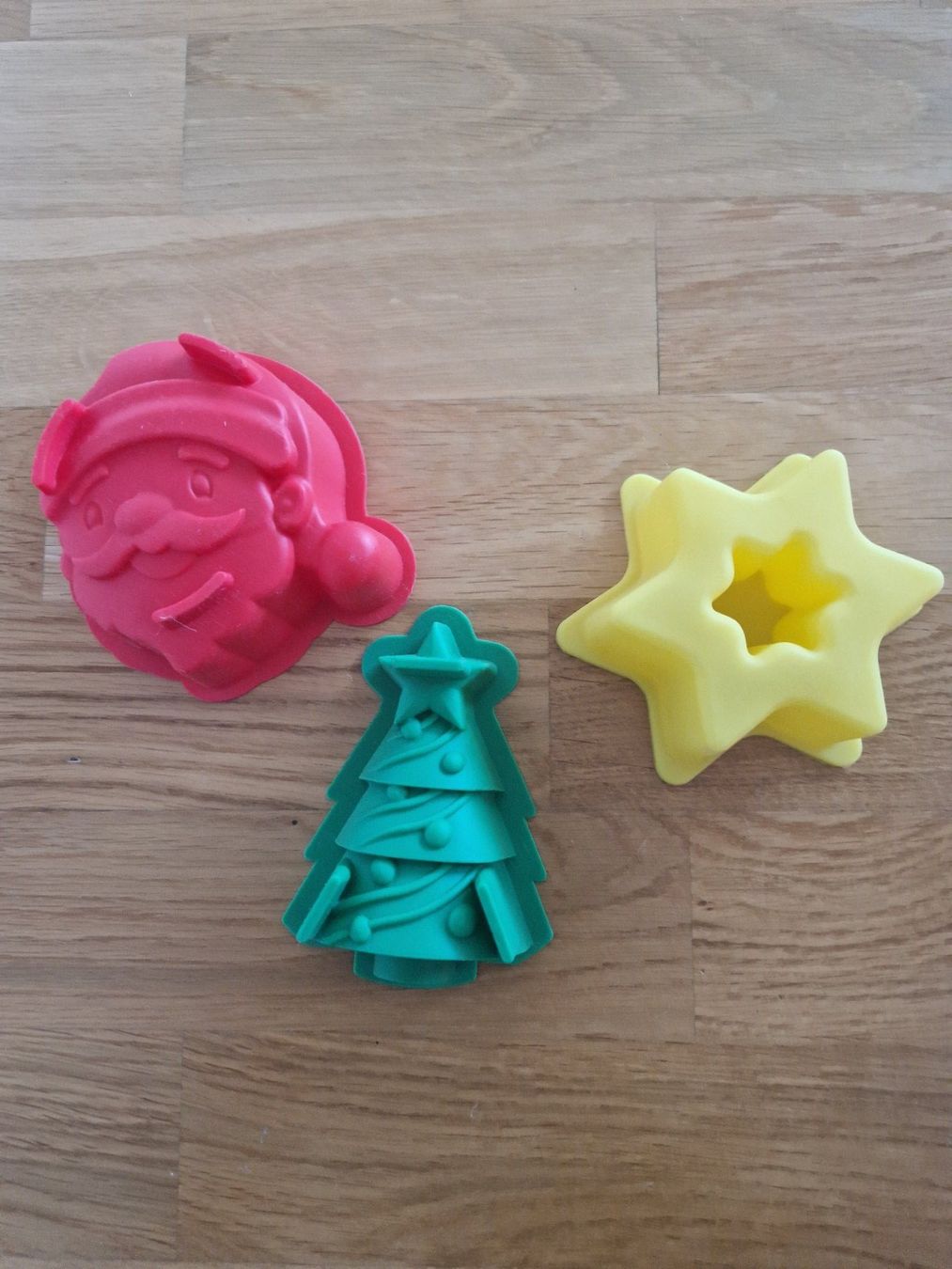 Migros Teglie da forno: Neu Silikon Weihnachten Backformen Set 3Stk. – Nuovo (secondo la descrizione) da Buchs venduto da sonjaja