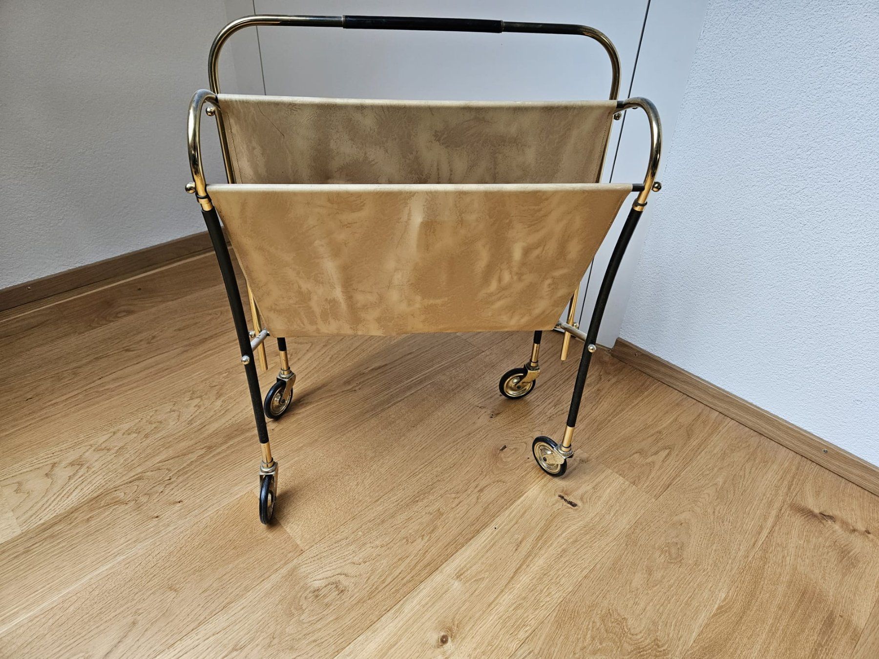Altro per la casa: Vintage Zeitungsständer – Usato da Bern venduto da dani.schi 1