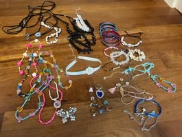 grosses Set Schmuck Mädchen mit diversen Ketten & Ringen