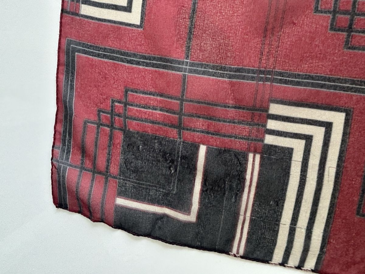 Foulards & écharpes: Scarf geometric pattern red black white  – D'occasion à Saland par ele_vc96 3