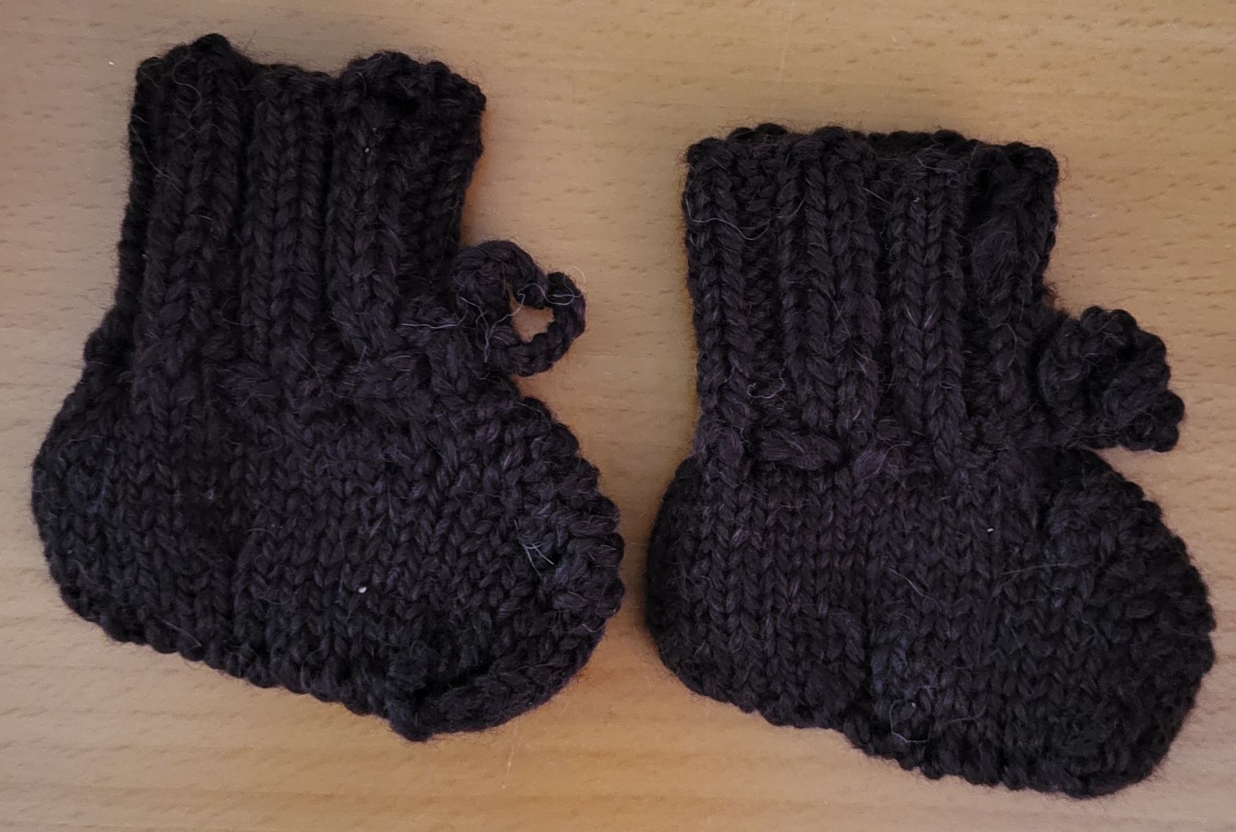 Calze per bambini: Gestrickte Babyschühchen braun Grösse ca. 0-3M – Nuovo e nell'imballaggio originale da Winterthur venduto da Baer49