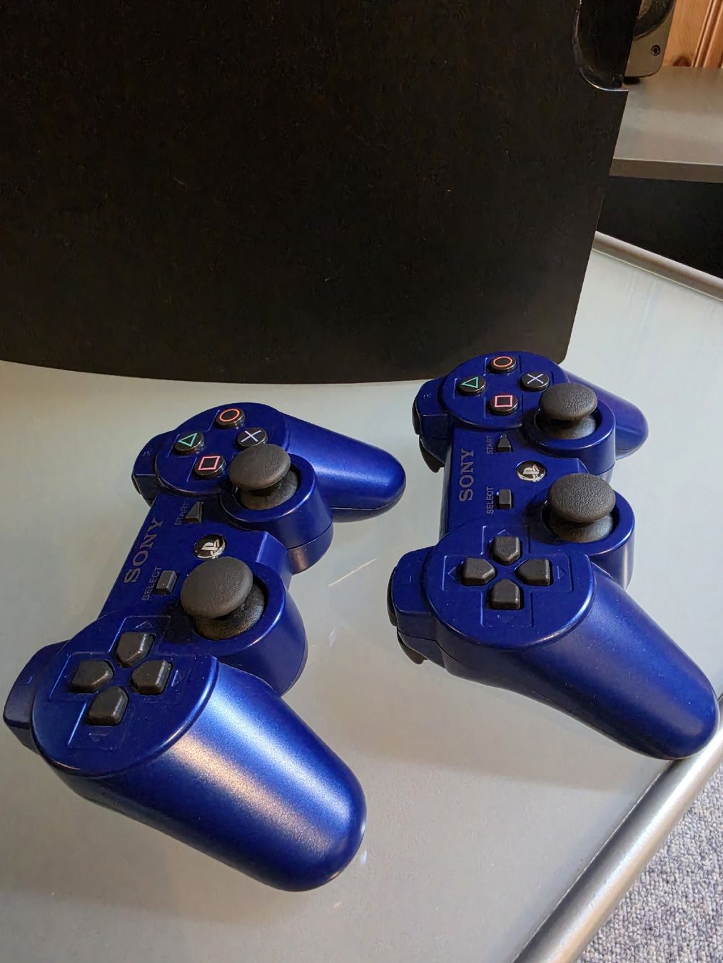 Sony Console: Ps3 mit Laufwerkschaden und 2 Controllern – Usato da Wasen im Emmental venduto da dom96 1
