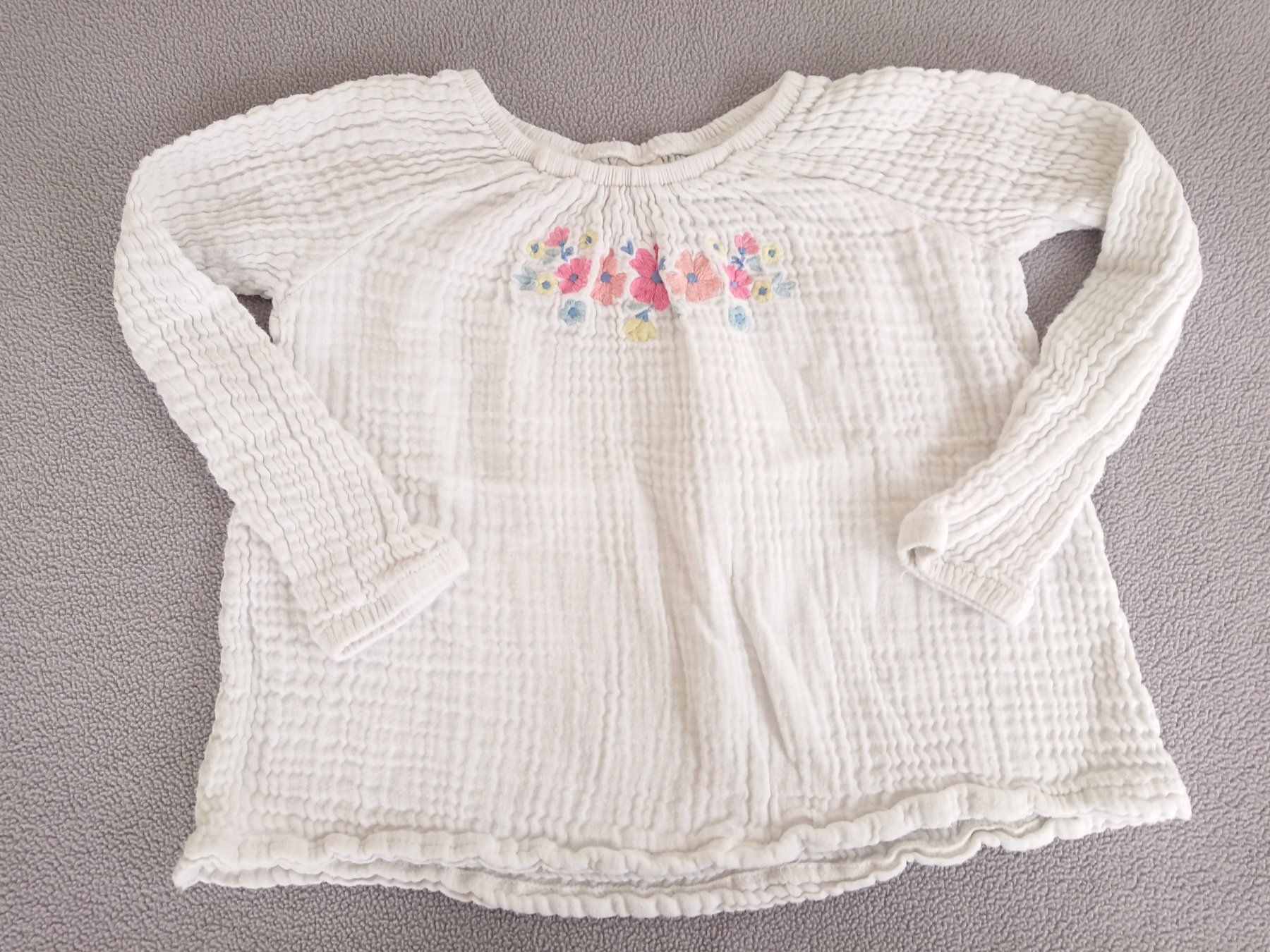 Camicette, T-shirt & Top: Mädchen Langarmshirt Gr. 104 Weiss – Usato da Hallau venduto da CHACLA