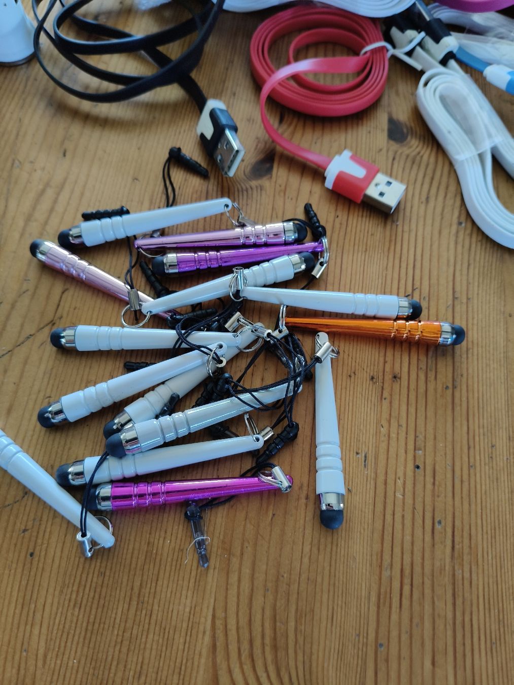 Cavi: Diverse Hendi kabel und Ladegerät – Nuovo (secondo la descrizione) da Kaltbrunn venduto da Jakimovo. 2