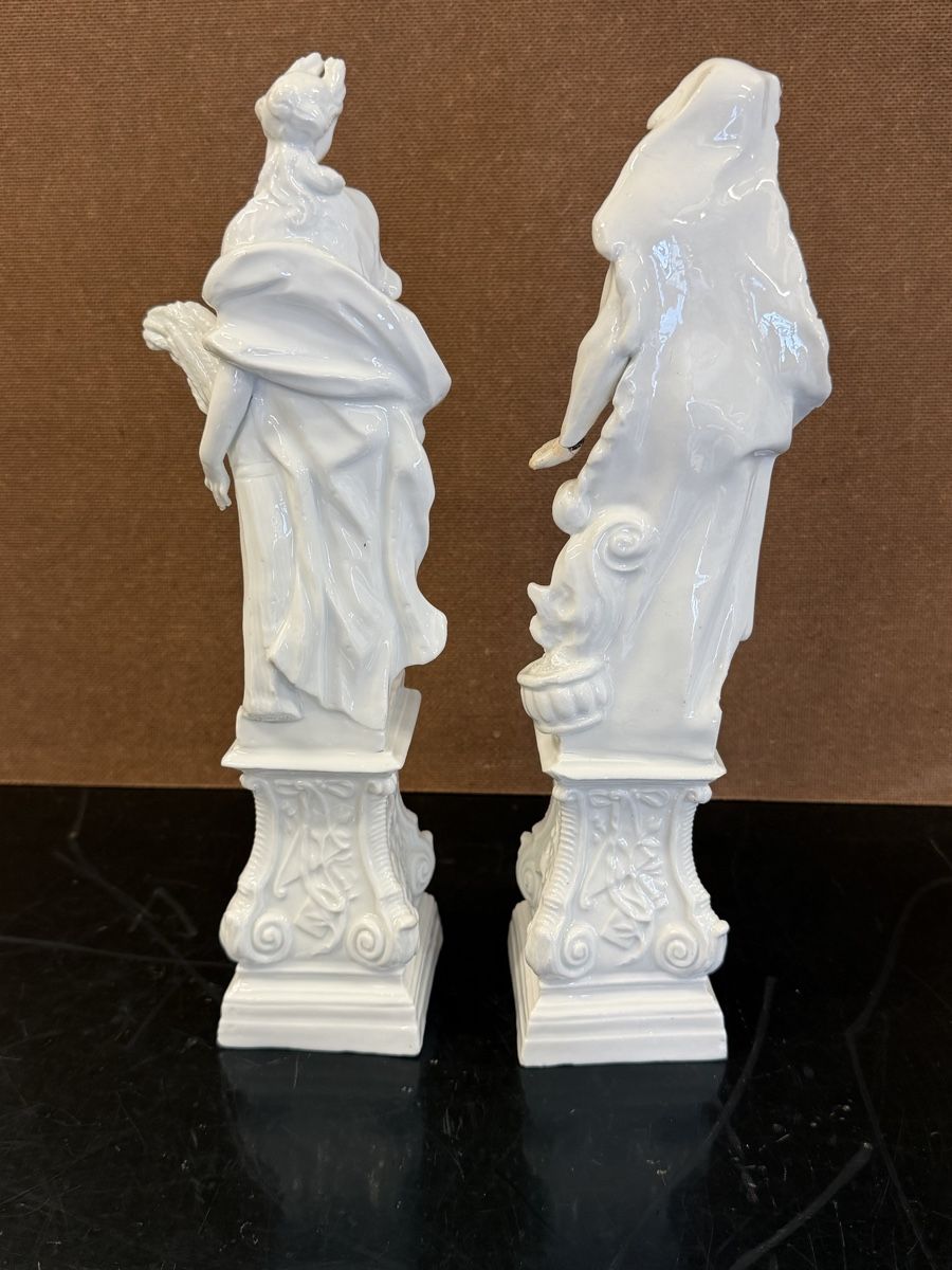 Statuette: 2 statuettes en porcelaine – Usato da montreux venduto da Always-Good 7