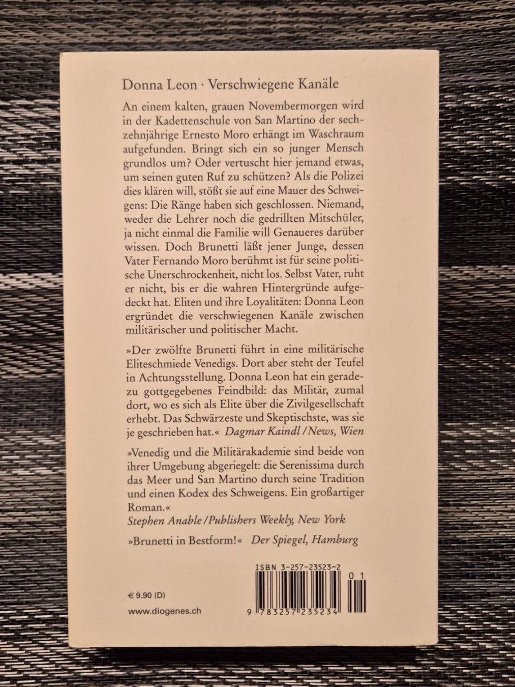 Bücher: Donna Leon: "Verschwiegene Kanäle" – Gebraucht aus Rüttenen von Mushorn 1