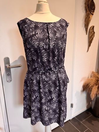 Sommerkleid mit schönem Muster von Zebra Gr. XS violett