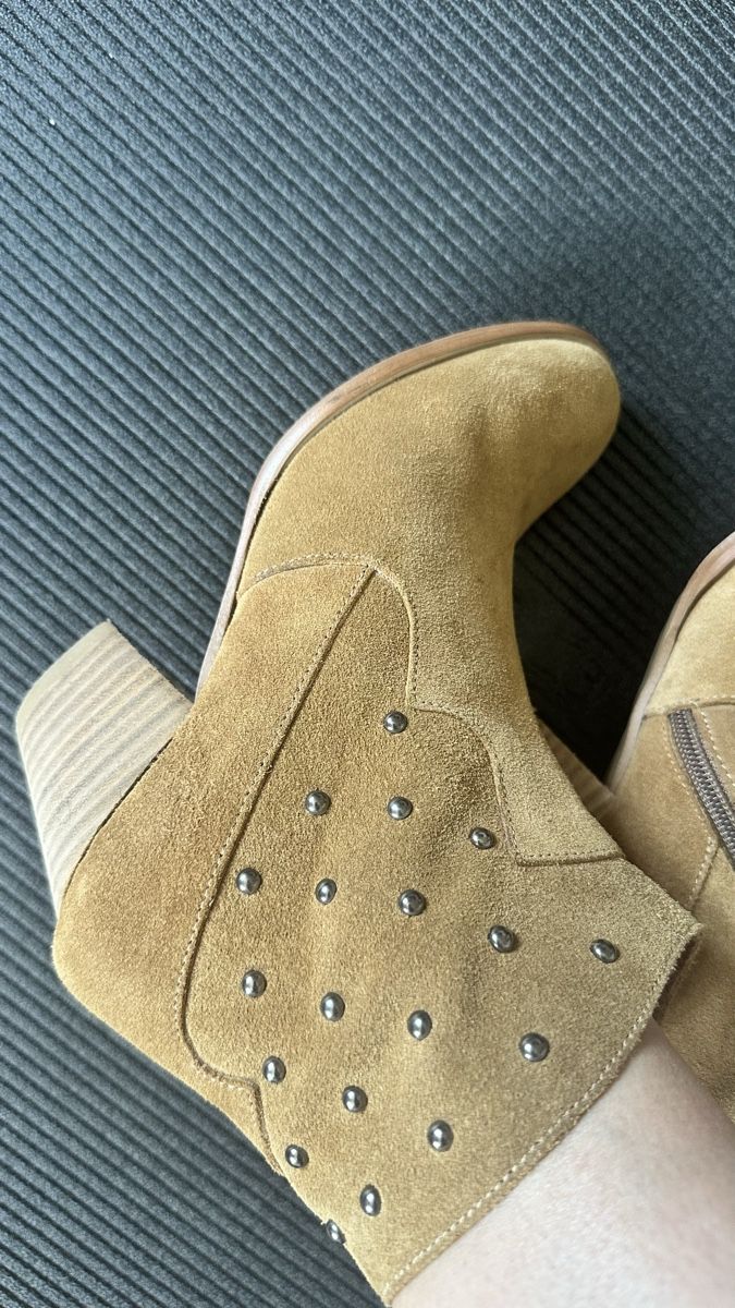 Nafnaf Scarpe da donna: Bottines cuir suède camel cloutées style western, taille 36 – Nuovo (secondo la descrizione) da Vuippens venduto da ale_6gkb 1