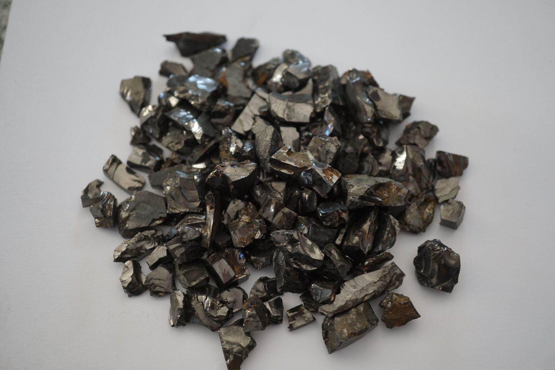 Minerali & Pietre curative: Edelschungit 10g    Lot     Edelshungit – Nuovo e nell'imballaggio originale da Eschenbach SG venduto da craniums 1