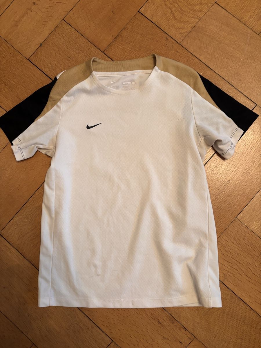 Nike Lotti di vestiti: Sporttenue, 146 – Usato da Zürich venduto da gucks 5