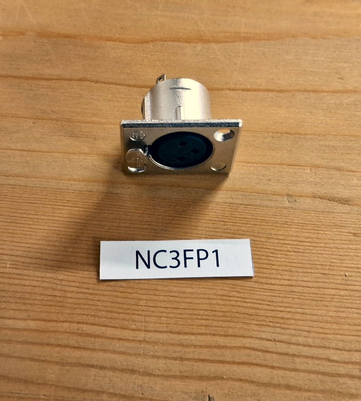 Neutrik Unità & Adattatore: Neutrik Chassis Connector XLR Female 3pol – Nuovo e nell'imballaggio originale da Zofingen venduto da Rodeln
