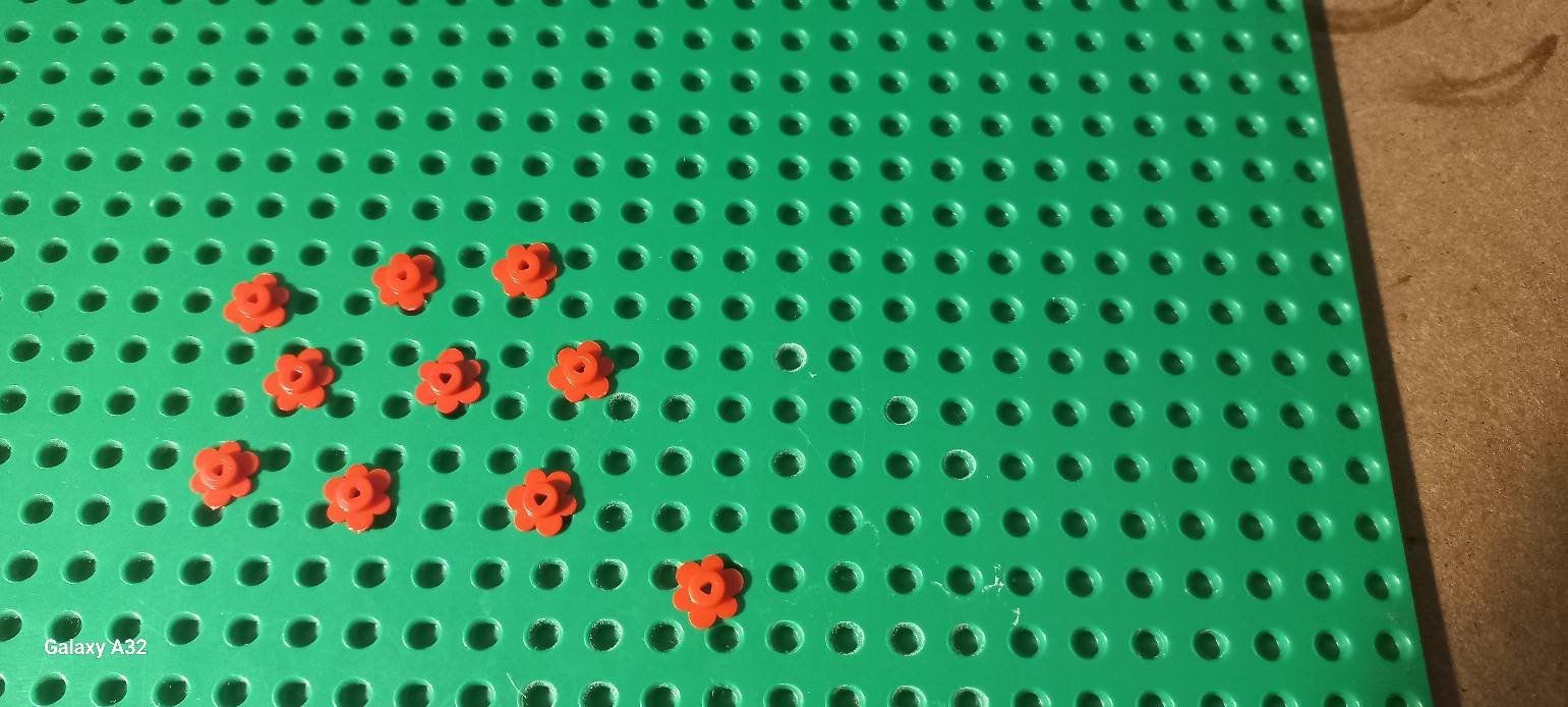 Lego Giocattoli: Lot de 10 petites fleur Lego – Usato da La Tour de Trême venduto da Startjouet