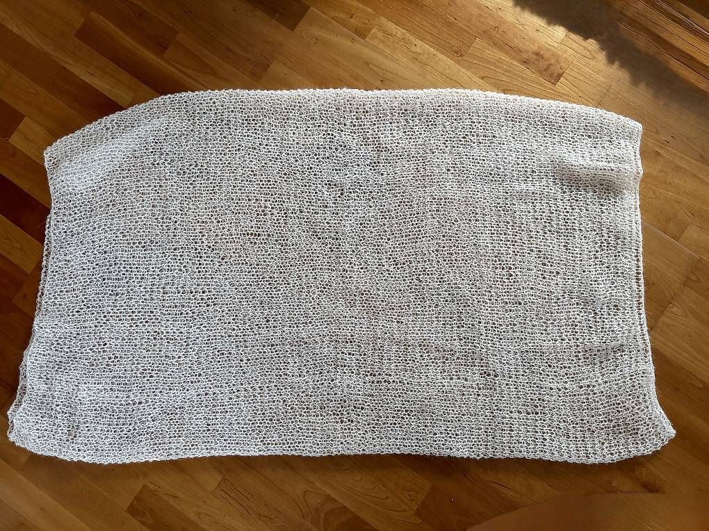 Foulard & Sciarpe: Brautschal/Loop aus Mohair, selbst gestrickt – Nuovo e nell'imballaggio originale da Schüpbach venduto da Bride2b 3
