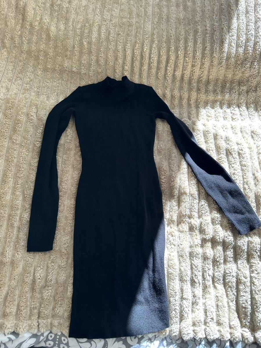 Vestiti: Bershka Black Dress, Size M – Nuovo (secondo la descrizione) da Zermatt venduto da now_2scg