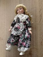 Sammlerpuppe 41 cm blond mit Blumenkleid Vintage