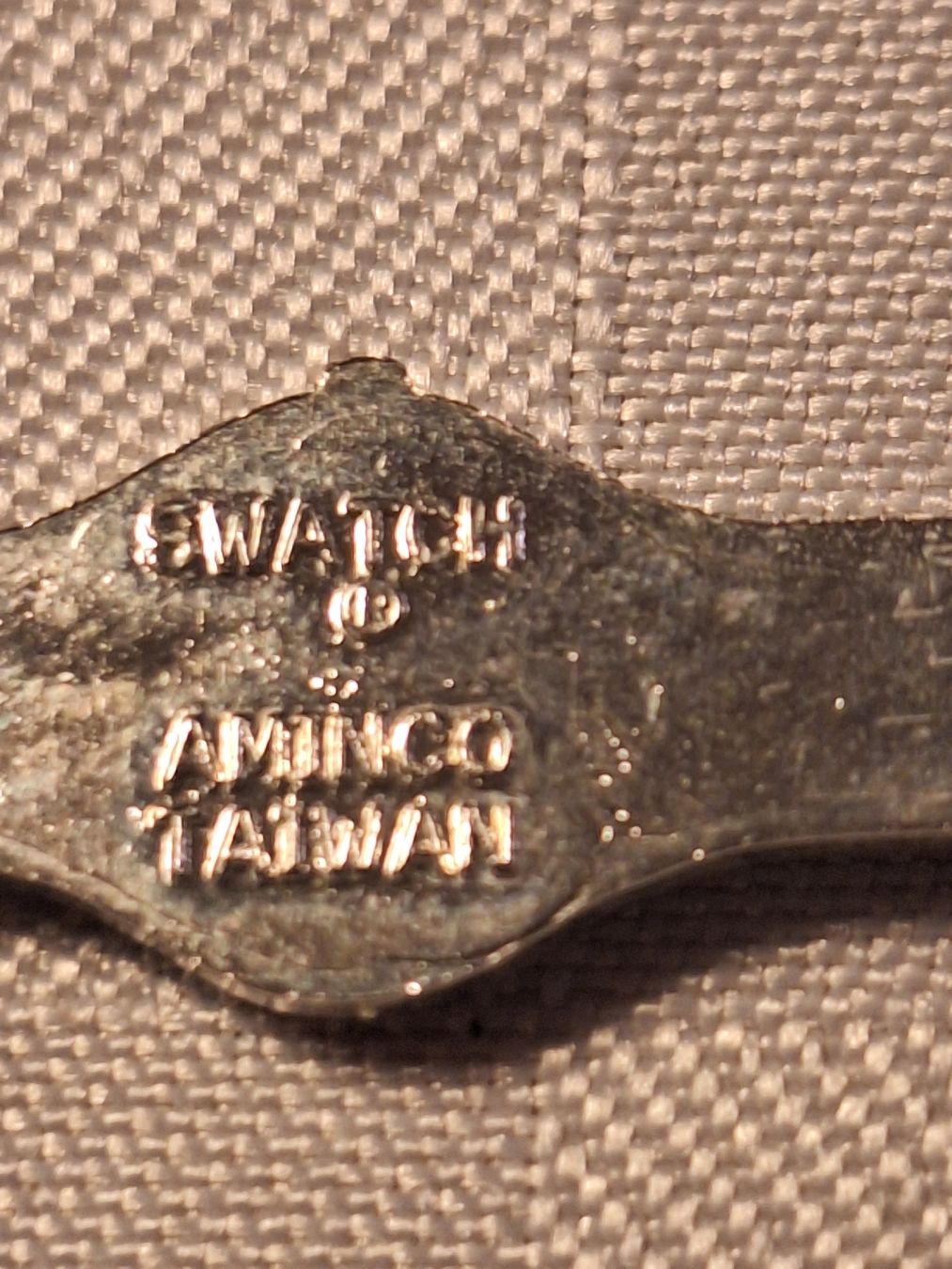 Plaketten & Abzeichen: Swatch Pin selten – Gebraucht aus Schaffhausen von ric_s9pn 1