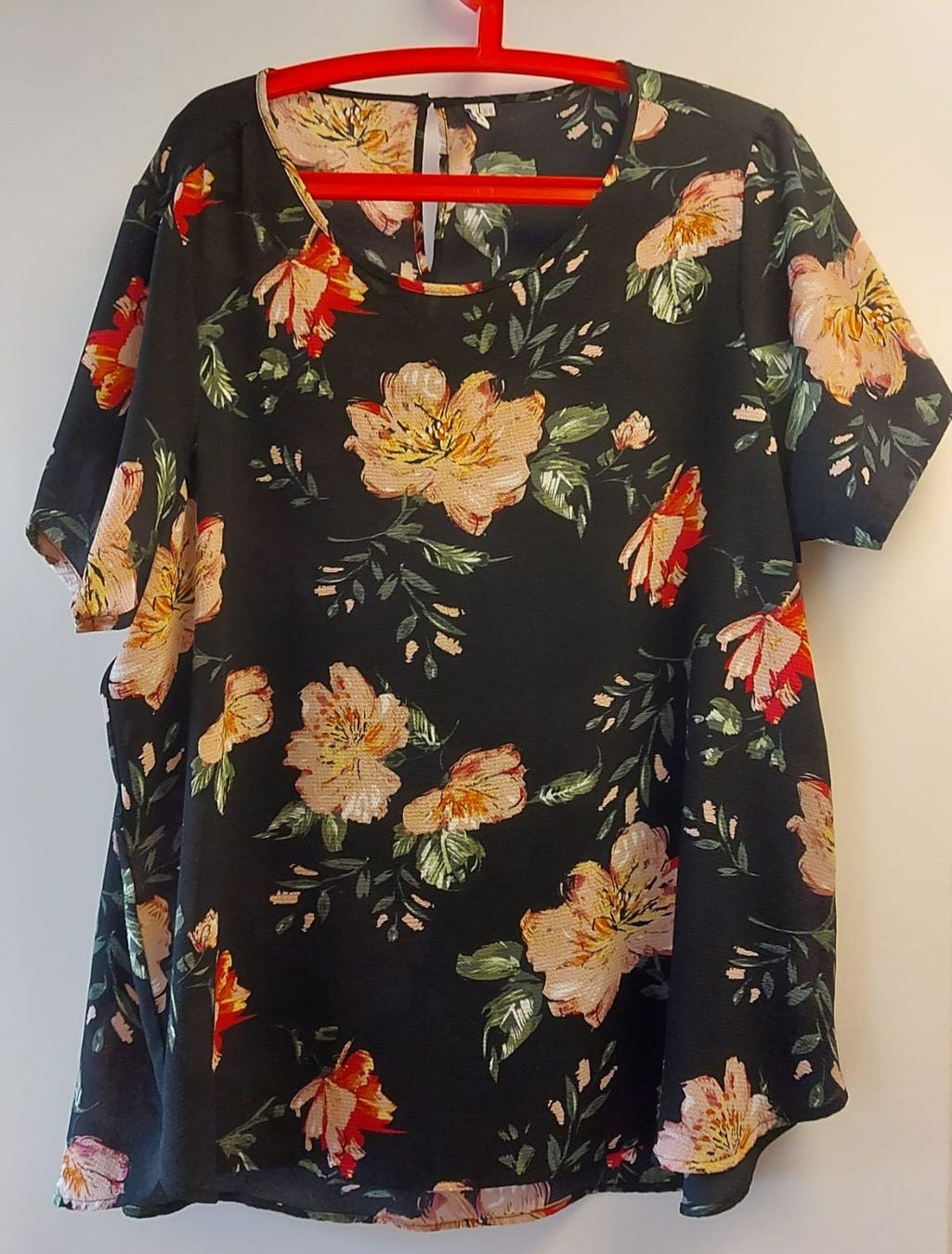 Only Camicette: Only Carmakoma Bluse mit Blumenmuster Gr 54 – Usato da Birsfelden venduto da Randy-1