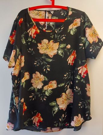 Only Carmakoma Bluse mit Blumenmuster Gr 54
