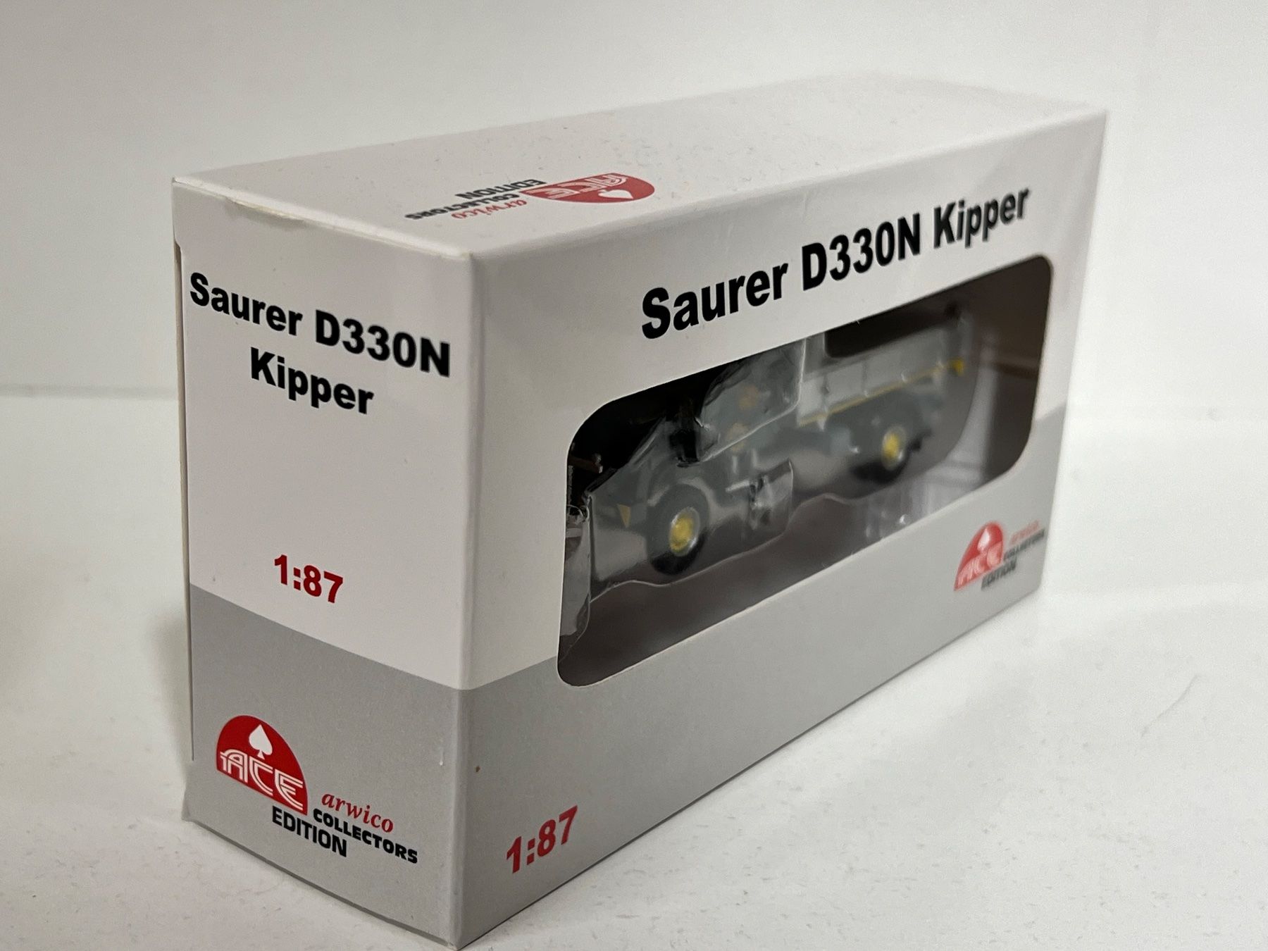 Modellini di ferrovie: Arwico 1:87 Saurer D330N 4x4 Kipper Dozza – Nuovo e nell'imballaggio originale da Geroldswil venduto da TopTrain54 2