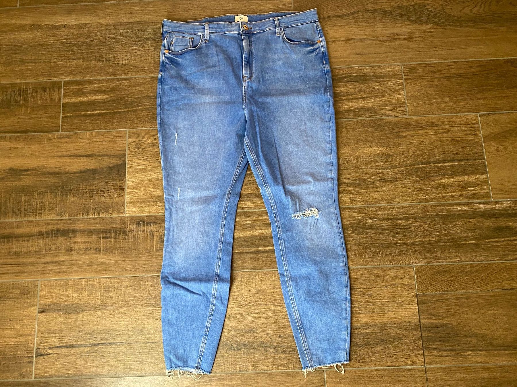 Jeans: River Island Jeans Distressed-Look Regular hellblau Gr. 46 – Usato da Pratteln venduto da a23_j2gs 1