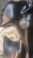 Orecchini a cerchio con spirale color argento nuovo