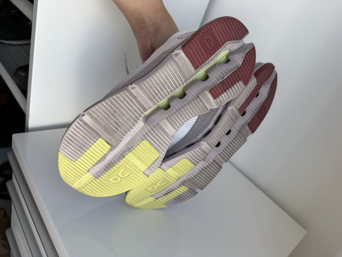 On Damenschuhe: On running Cloudnova 40.5 – Defekt aus Châtelaine von Veradat 4