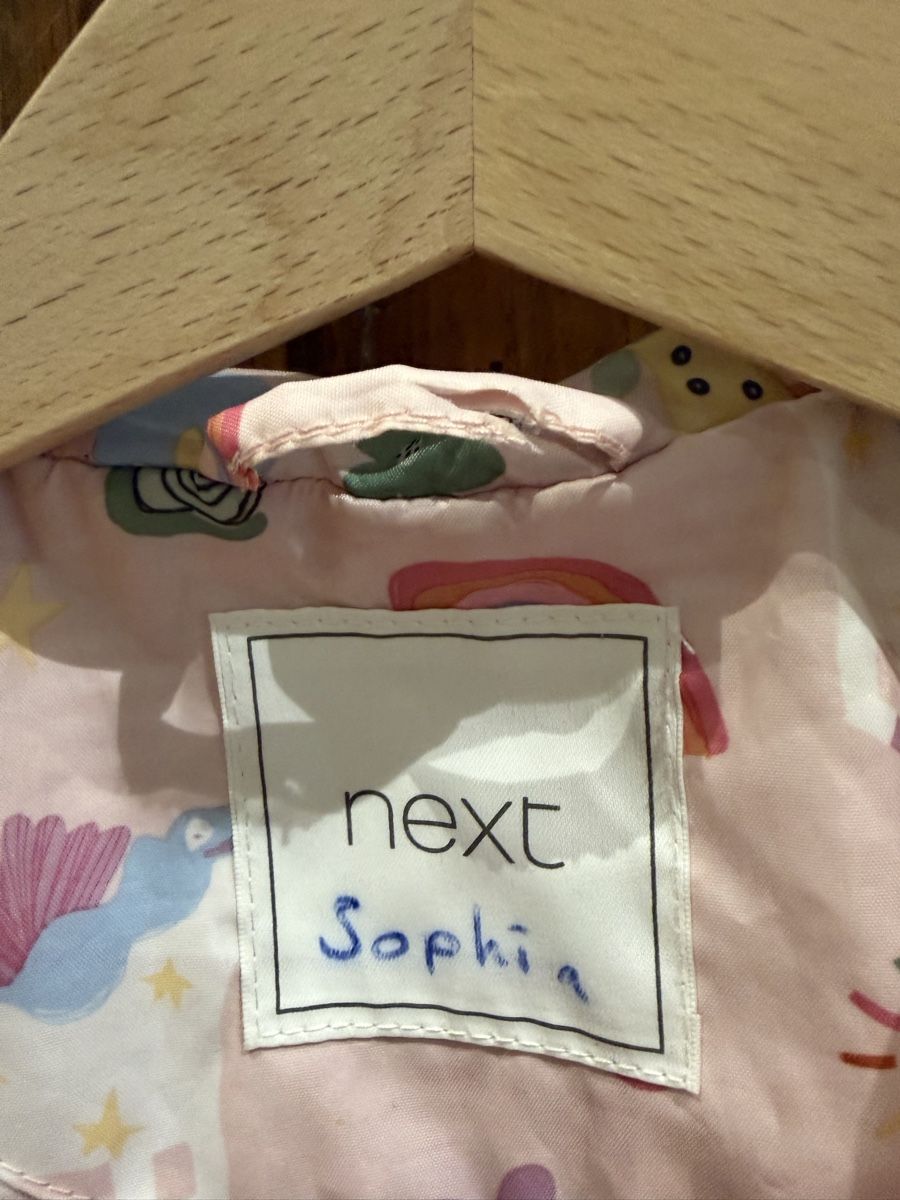 Next Giacche & Cappotti: Next Regenjacke, Grösse 92, rosa mit Einhörner und Dackel – Usato da Pratteln venduto da Daily88 4