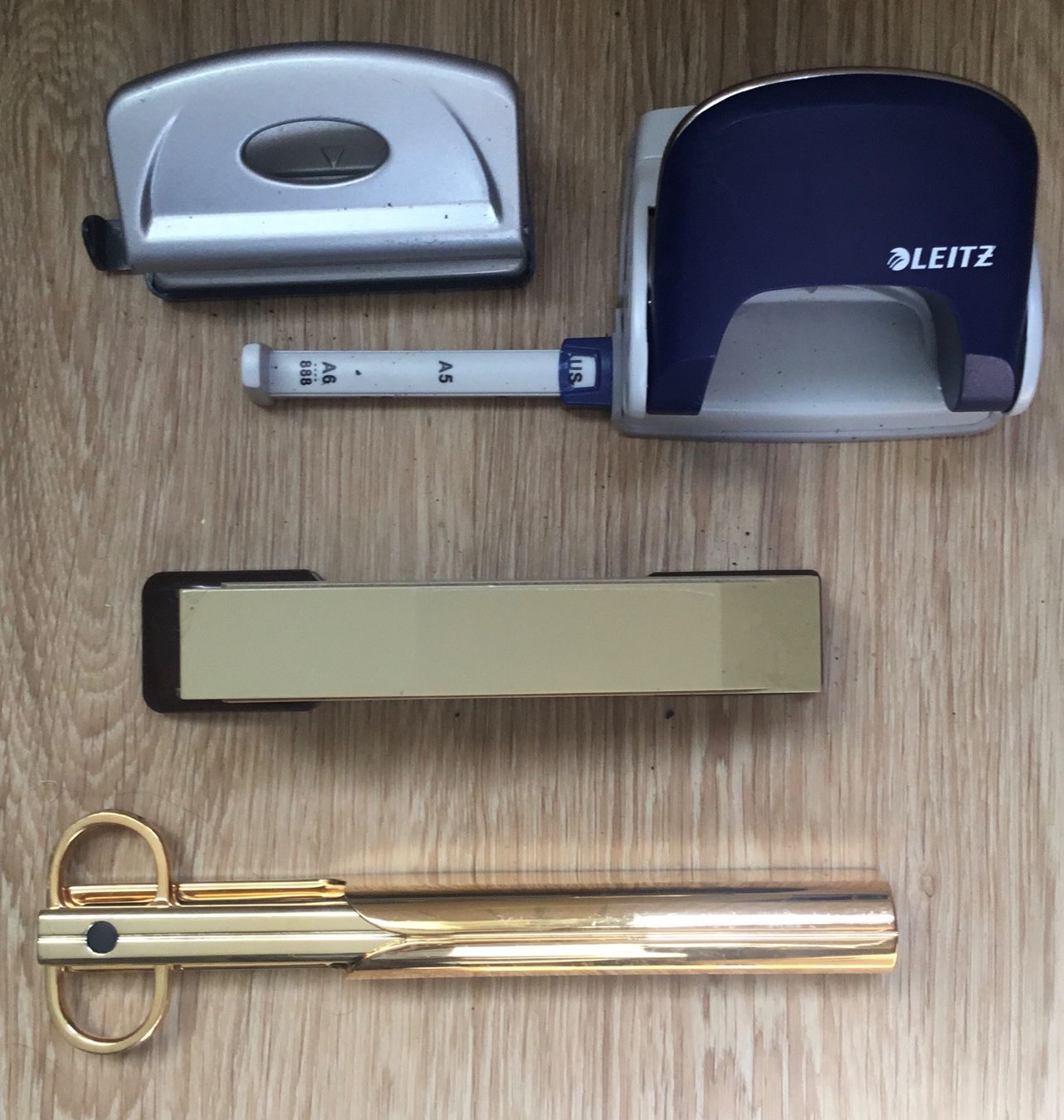 Altro materiale per ufficio: Brieföffner, Schere, Locher, Bostich – Nuovo (secondo la descrizione) da Schlieren venduto da Jeajet 1