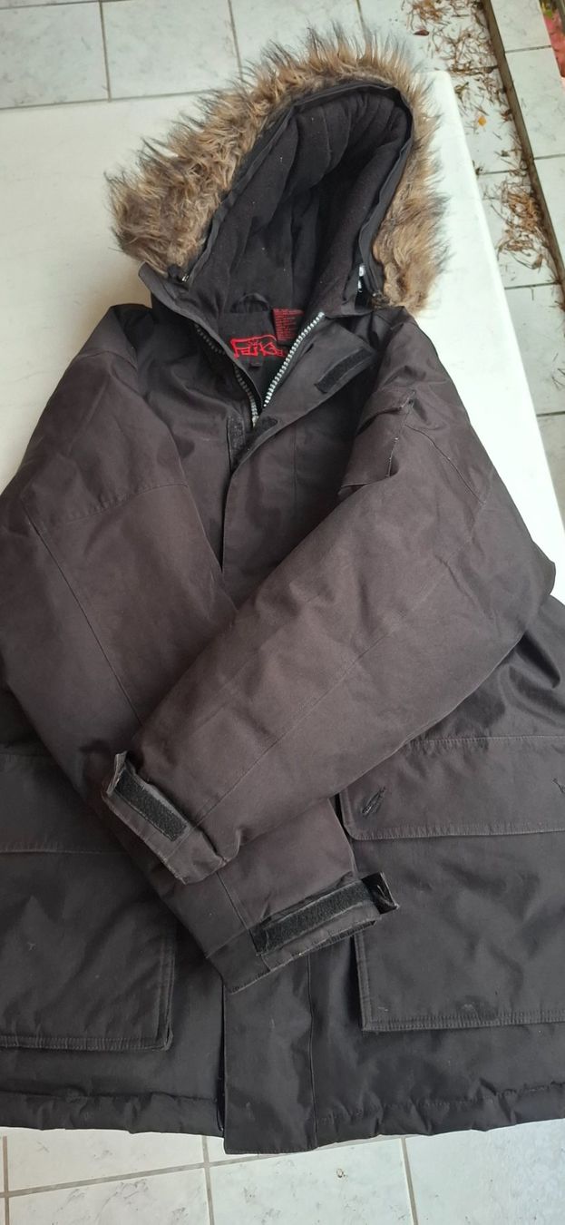 Giacche: Warm Winterjacke mit Kapuze – Usato da Zürich venduto da Pierrebn 1