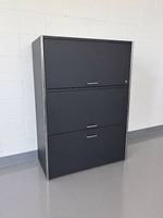 Design Büroschrank / Stauraumschrank  ohne Schlüssel
