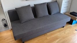 Sofa / Bettsofa zum Ausklappen mit Stauraum. [IKEA Asarum]