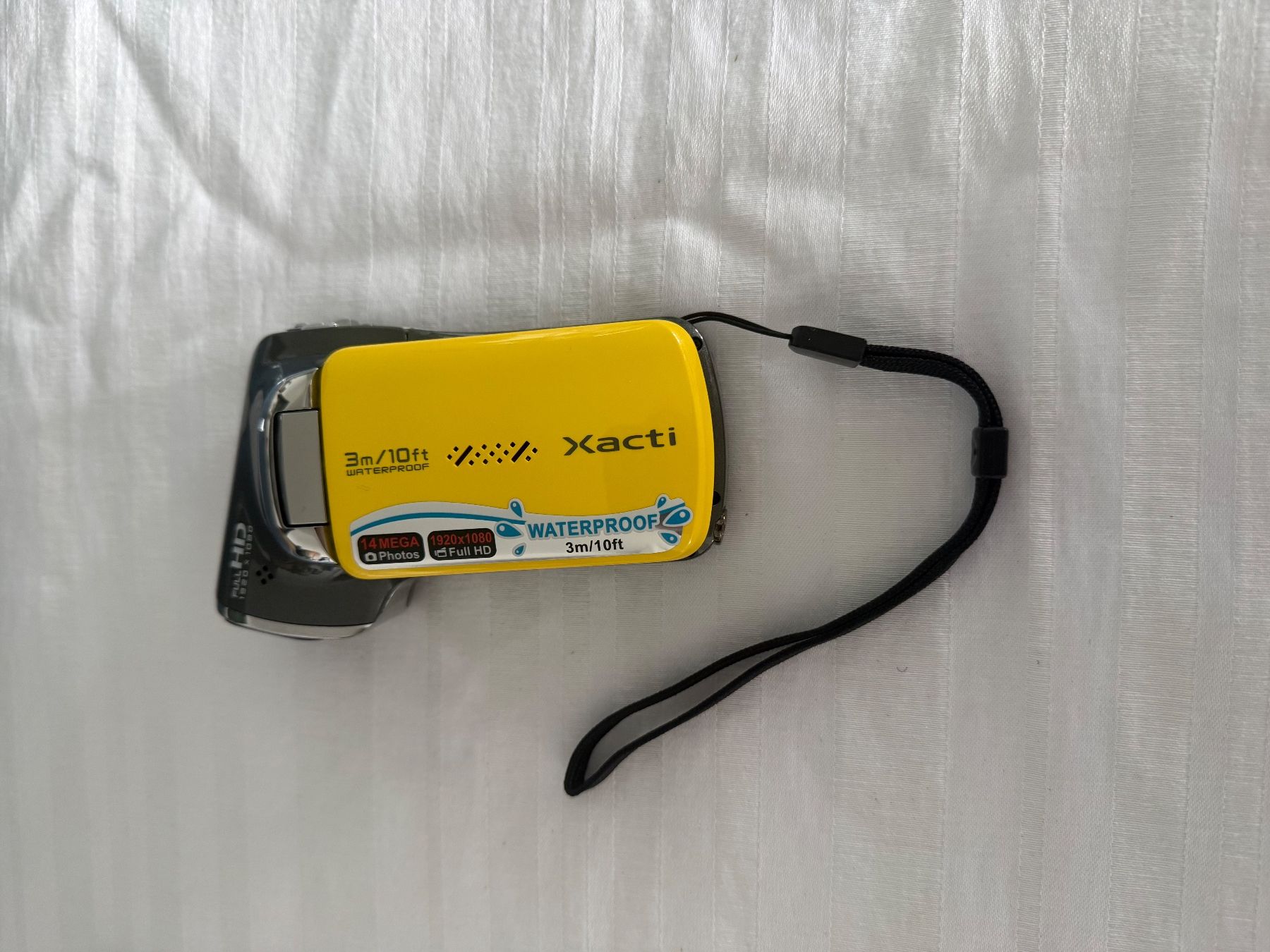 Sanyo Camcorder: Sanyo Xacti VPC-CG100 in Gelb – Gebraucht aus Neukirch / Egnach von Taucher68