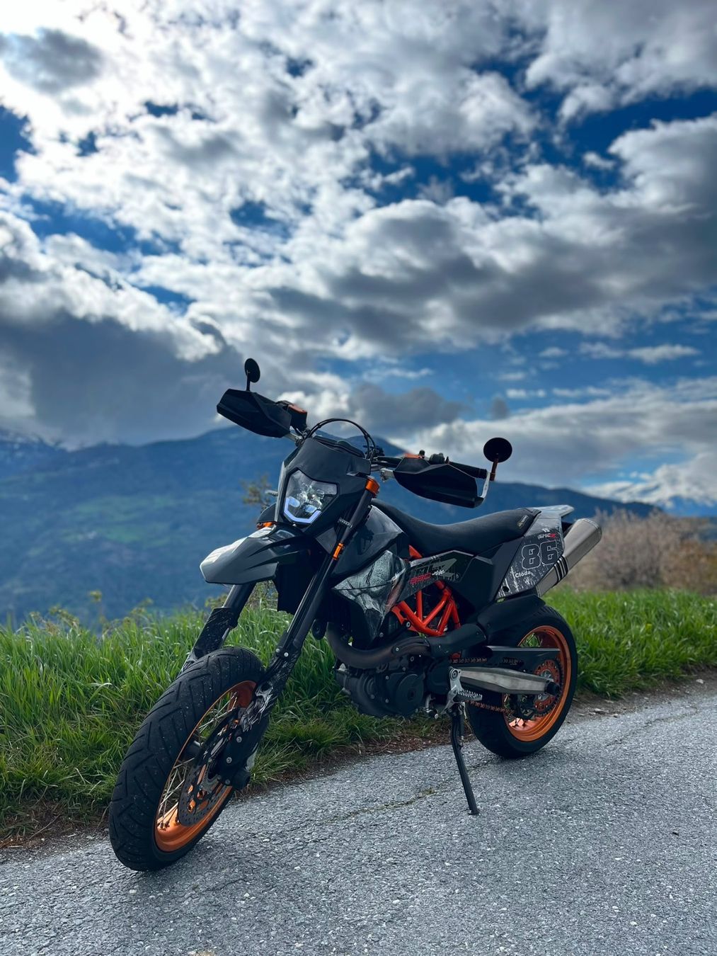 KTM Strasse: Top gepflegter KTM 690 SMC R – Gebraucht aus Visperterminen von lgresell