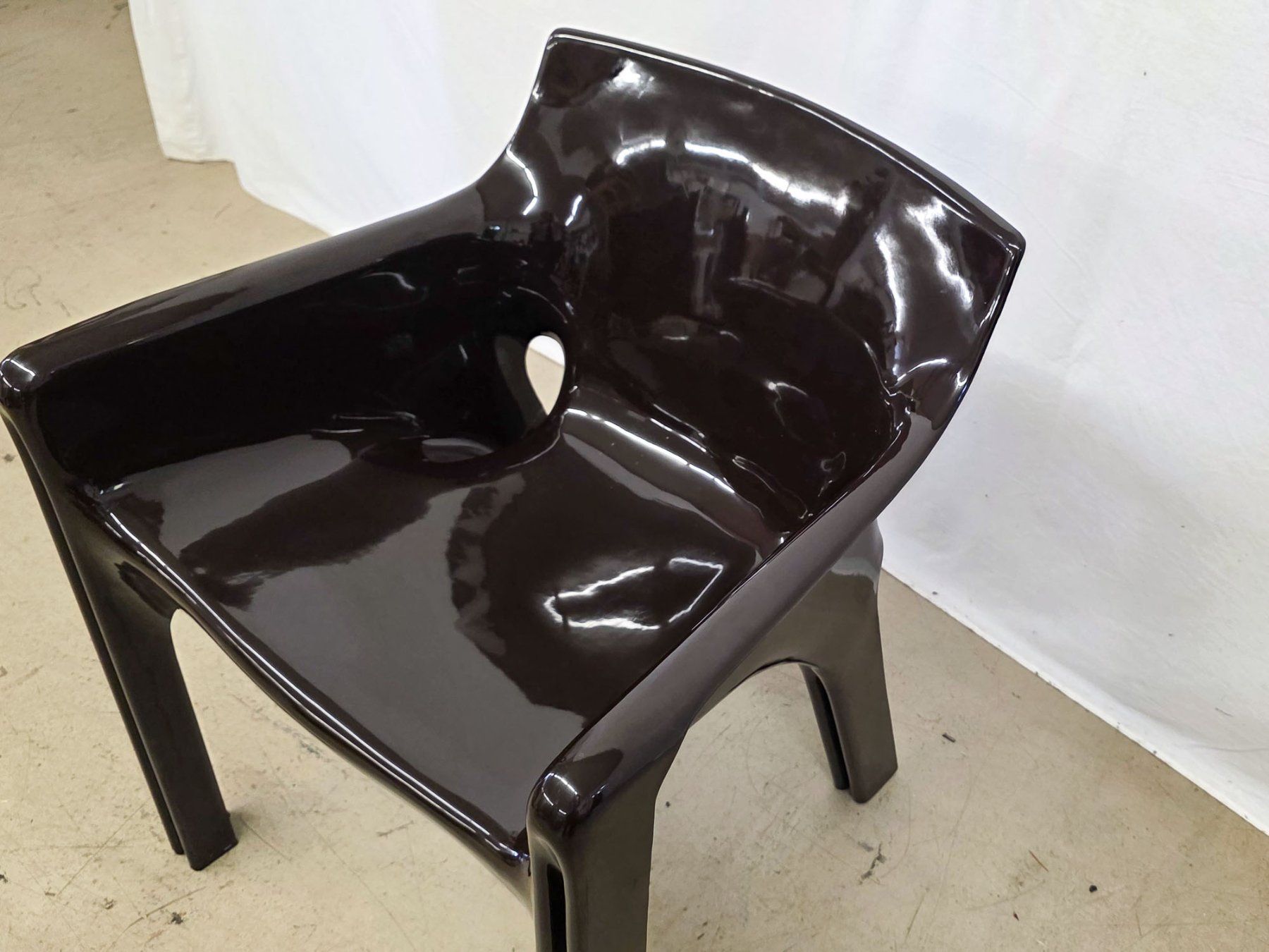 Artemide Chaises: Artemide "Gaudi" Stuhl - braun, Designklassiker - Ref. 05/67 – D'occasion à Au ZH par BrockiAu 7