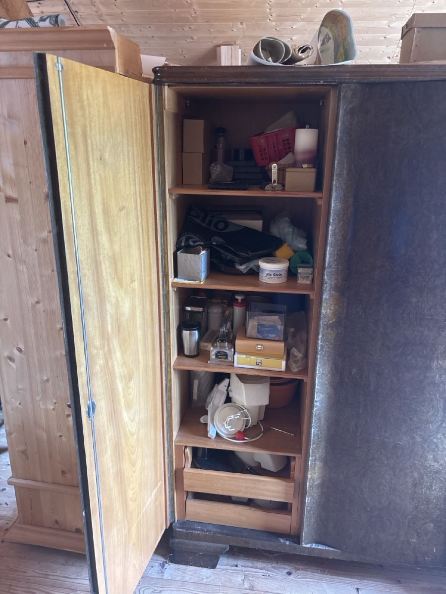 Armoires: Antiker Schrank – Défectueux à Riehen par Bachus18 1