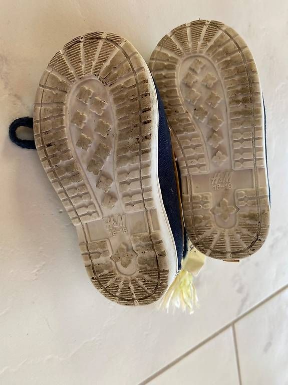 H&M Scarpe per ragazzi: Babyschuhe Grösse 18/19 – Usato da Wagen venduto da 20Ricola18 2