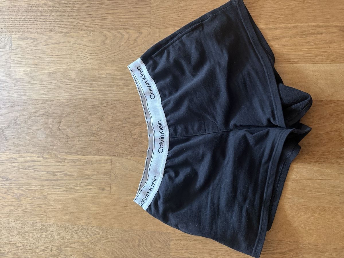 Calvin Klein Pantalons: Calvin Klein Lounge Shorts – D'occasion à Luzern par Itsclaire 4