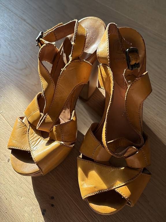 Scarpe da donna: Chaussures à talon taille 36 – Usato da Bavois venduto da Nanao12 1