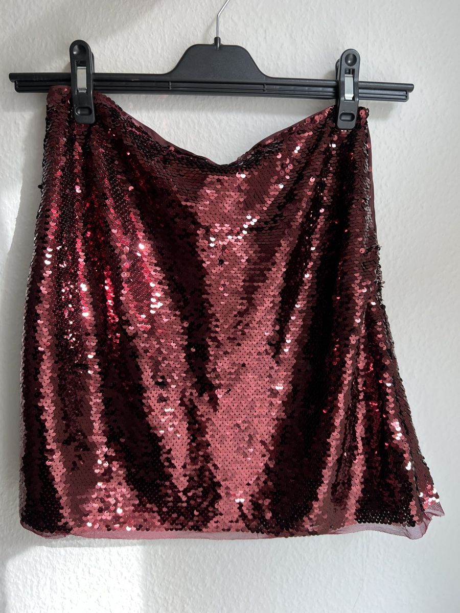 H&M Gonne: H&M bordeaux sequined skirt – Usato da Basel venduto da kar_5fvf 2