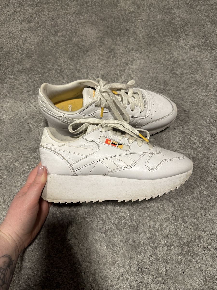 Reebok Chaussures femmes: reebok x gigi hadid (37) – D'occasion à Freidorf TG par driftingforthrifting
