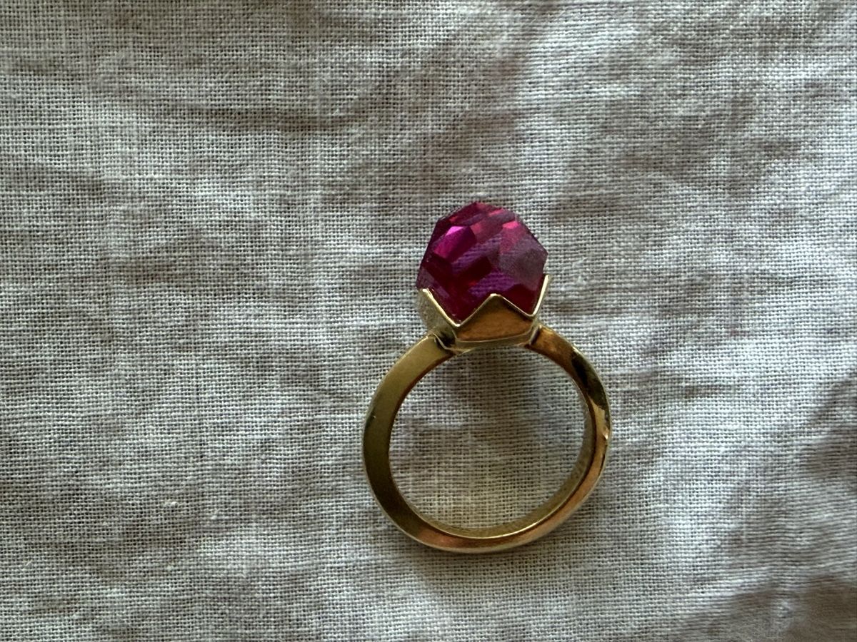 Swarovski Bagues: Stunning Raw Ruby & Gold Ring - Perfect Gift! – D'occasion à Bassersdorf par kri_dn6m 2